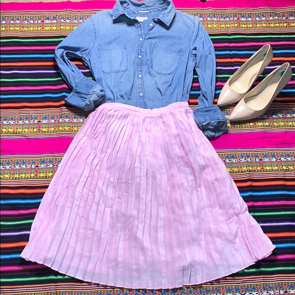 Pink pleated skirt